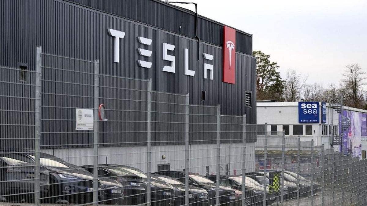 Hatalmas fordulat a villanyautók piacán: vesztett a Tesla, nyert a BYD 