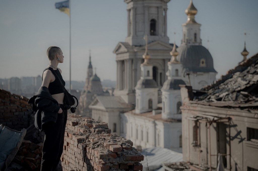 (FILES) Valentyna Guk stands on a roof of a heavily damaged building in the downtown of Kharkiv on March 7, 2025, amid the Russia invasion of Ukraine. (Photo by Ivan SAMOILOV / AFP)