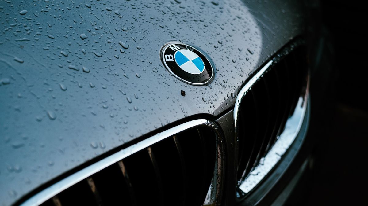 Ez nagyon nem hiányzott, óriási a baj a BMW-nél: több százezer autót hívnak vissza a tulajdonosoktól, ezek az érintett modellek – a semmiből gyulladhatnak ki 