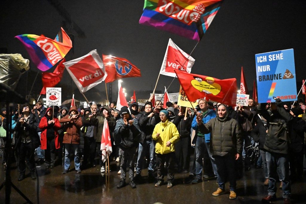 Before the state election: Protest in front of SWR-Triell