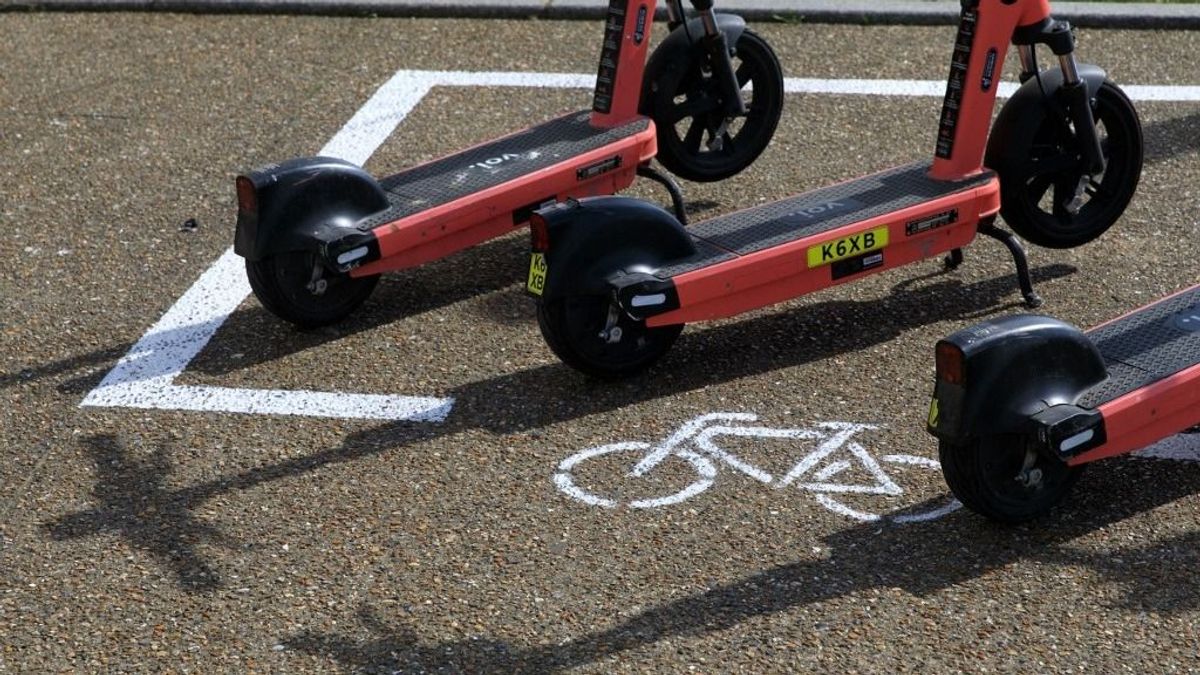 Teljes fordulat: többé nem lehet úgy elektromos rollert használni Magyarországon, mint eddig – Lázár János minisztériuma bemutatta az új szabályokat 