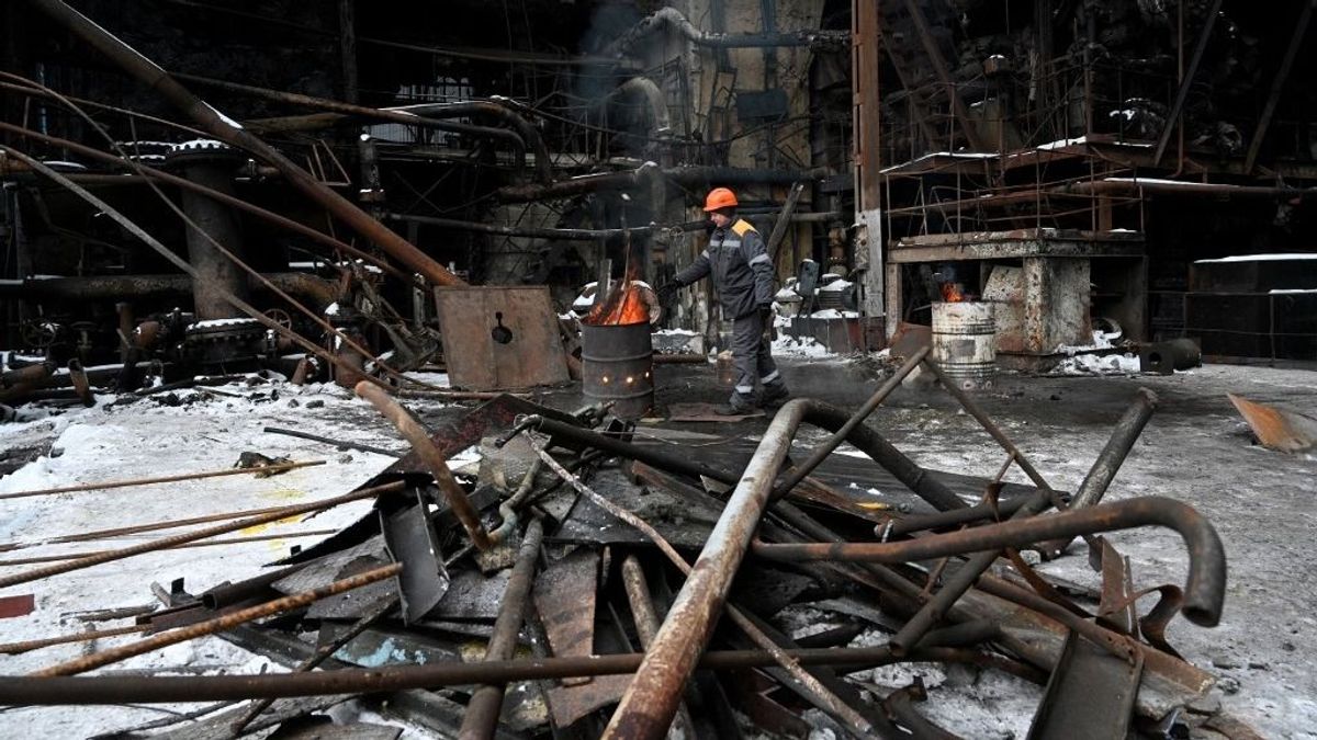 Ukrán valóság: tömi magát étellel és megsül a melegtől a brutális ukrán télben az elit, miközben a kisemberek halálra fagynak – a generátorok a korrupció melegágyai 