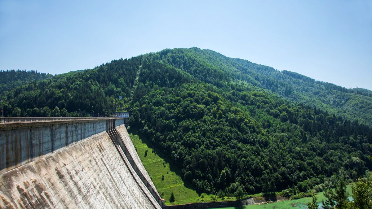 Ceausescu óta építik a gigászi gátat a Magyarországra tartó folyón, majdnem el is készült – a bíróság meg betiltotta 