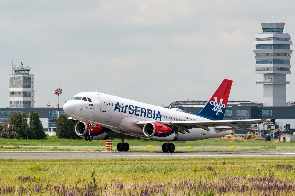 Nikola Tesla Repülőtér, Belgrád, Szerbia
Budapest-Belgrád vasútvonal
gyorsvasút, vonat, közlekedés