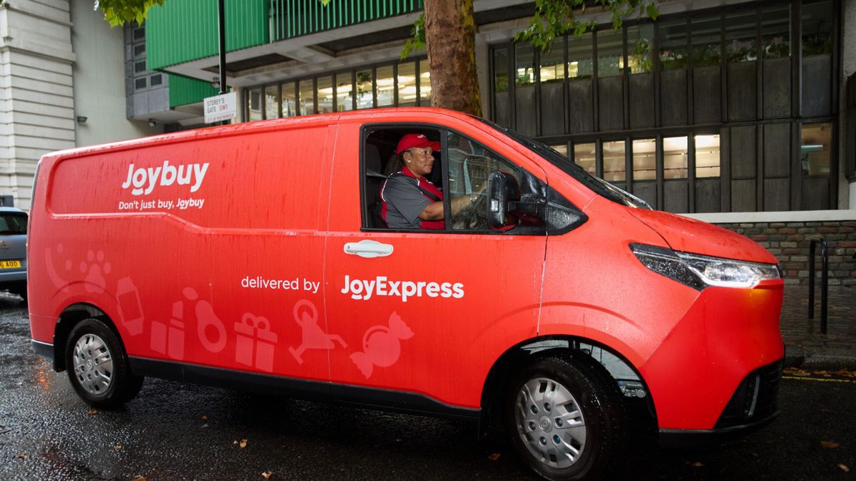 Új futárcég jött létre, kezdhetnek aggódni a többiek: napon belüli kiszállítást ígér a nagyobb városokban – ennek a magyarok is nagyon örülnének