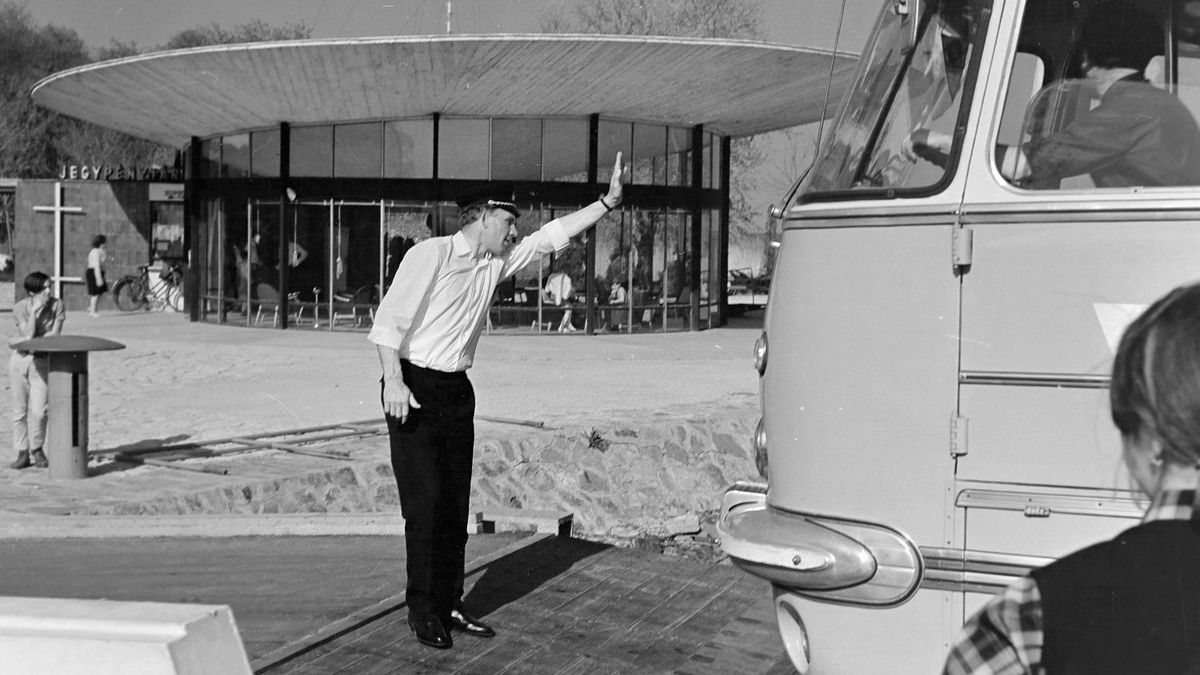 A tihanyi Körpresszó 1963-ban készült Dianóczky János tervei alapján, és a korszak modern vasbeton-építészetének kiemelkedő alkotása Fotó: Fortepan