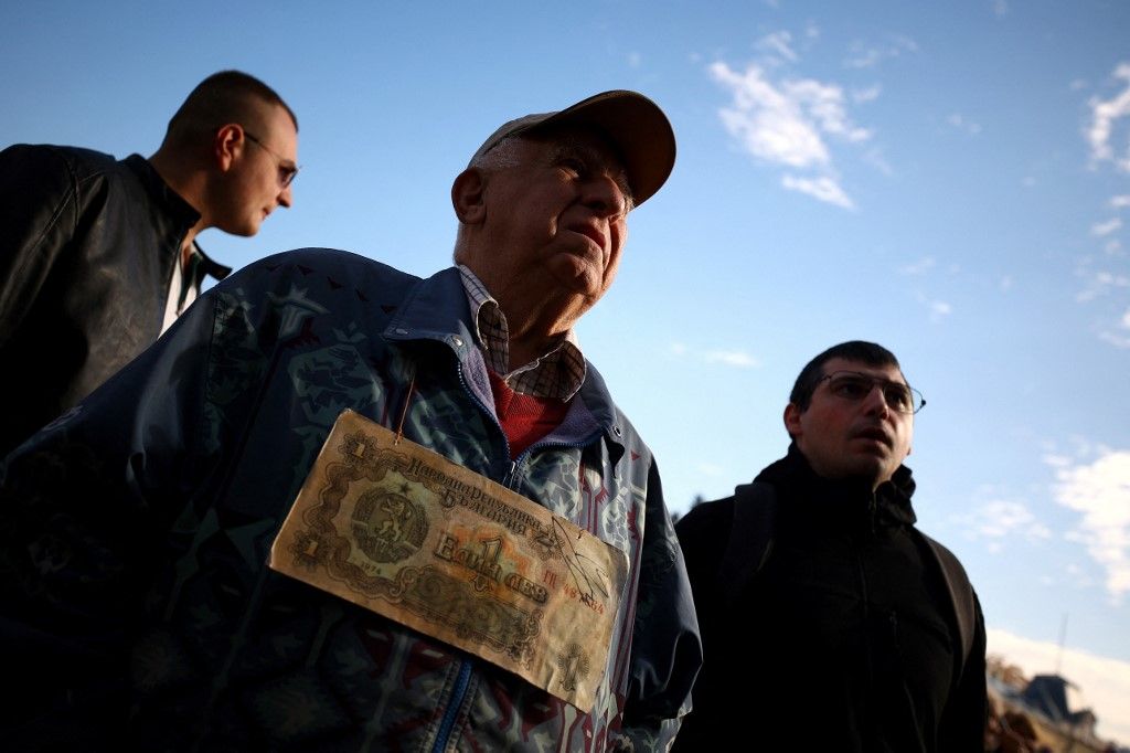 Az euró bevezetése inkább nem tetszett a bolgároknak, mint tetszett: aki az árakon szeretne most eligazodni, ugyanolyan nehéz dolga van, mint aki a politikán 