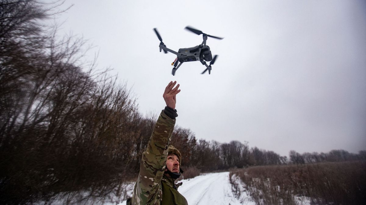 Könnyűszerrel kiiktatják az orosz harci pingvineket az ukránok - az oroszok ezt csúnyán benézték, nem véd többé a csodaponchó 