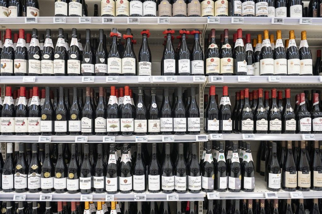 FRANCE-POITIERS-AUCHAN-HYPERMARKET-CONSUMPTION-WINE-RANGE