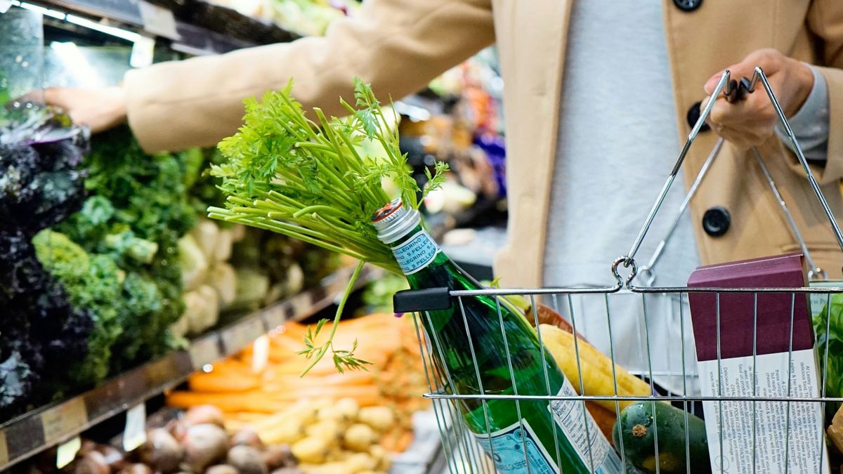 Akciós újságok: hiába tagadnánk, nem tudunk azokkal betelni 