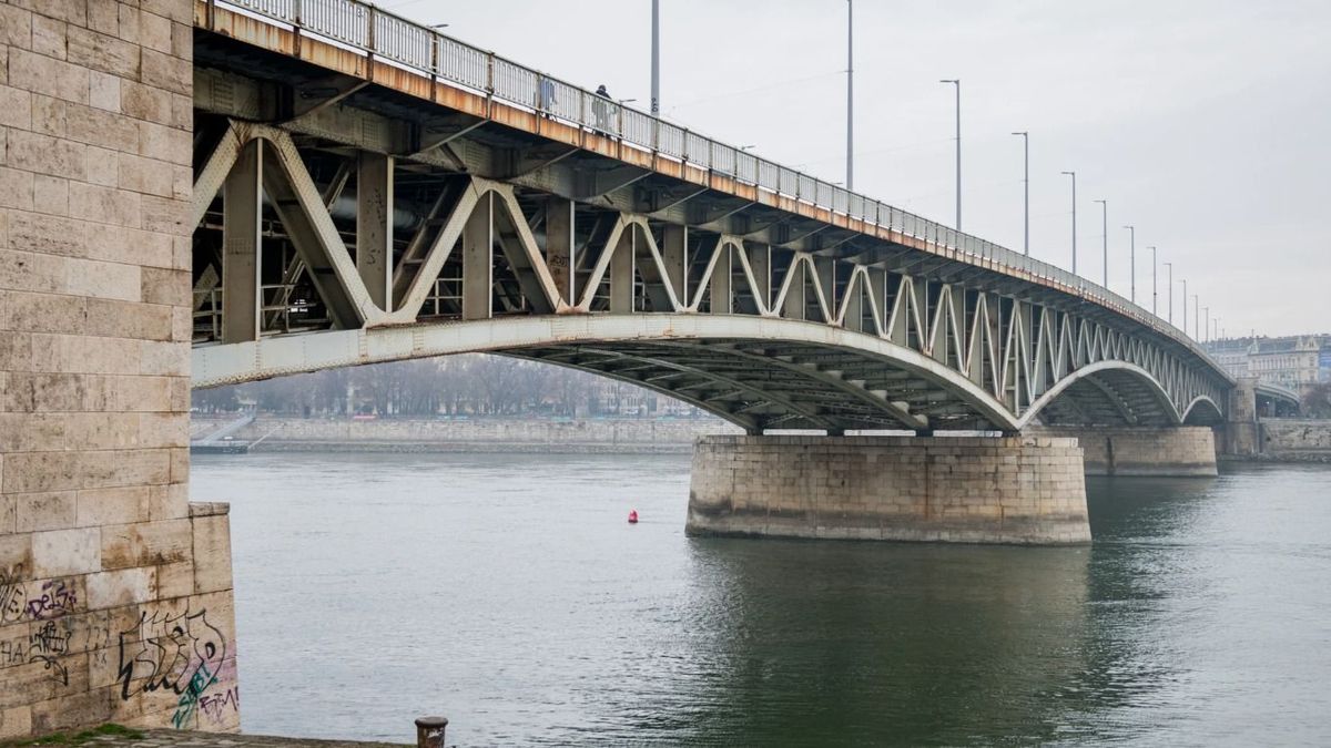 Végre révbe érhet a BKK régi szándéka: elindulhat a Petőfi híd felújításának tervezése 