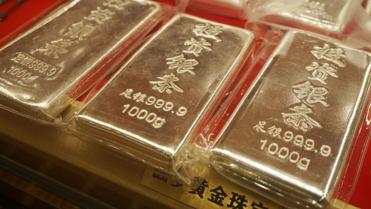 Pánik az ezüst és az aranypiacon, zuhannak az árfolyamok, ideges a részvénypiac a gyorsjelentési nagyhét előtt 