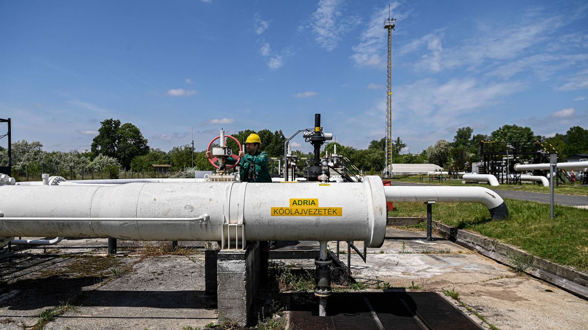 Megszólalt Brüsszel a Mol és a Janaf vitájában: megadta a választ az orosz olajról, hátba szúrták Magyarországot – a horvátok kezébe adták a hatalmat 