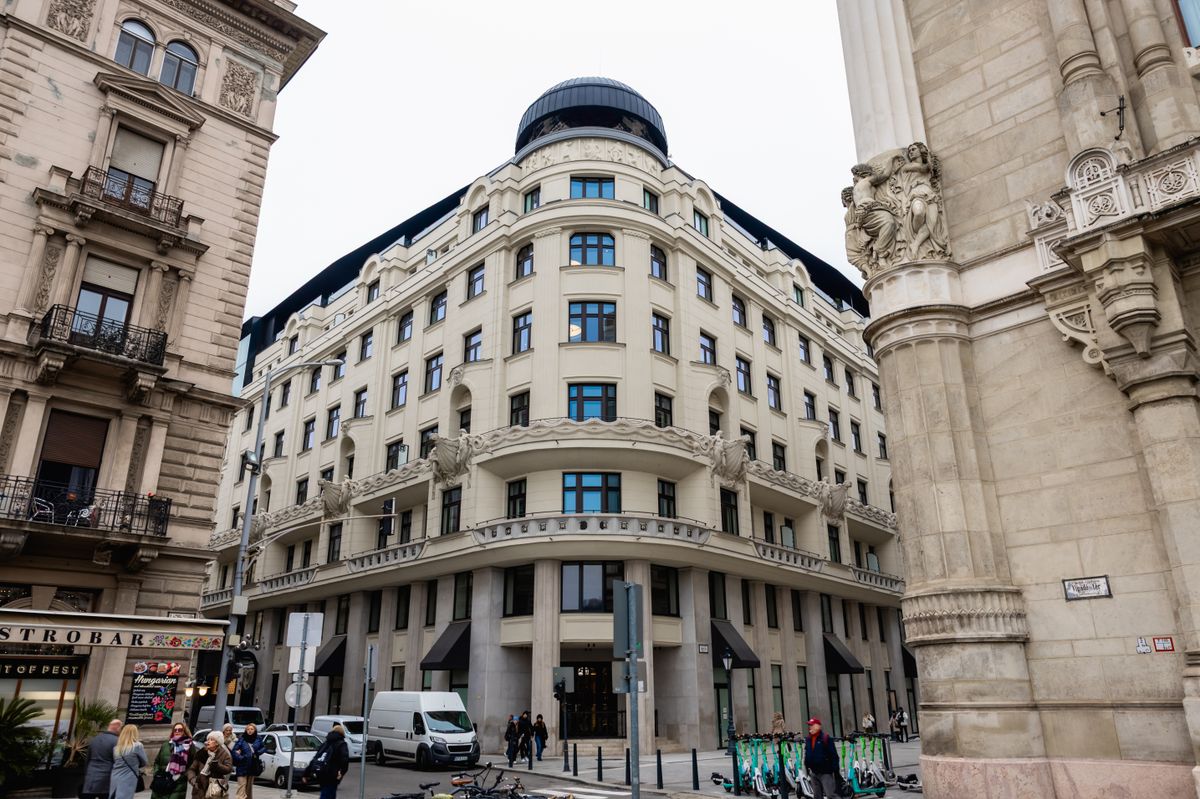 hotel szálloda Dorottya ingatlan Mahart ház