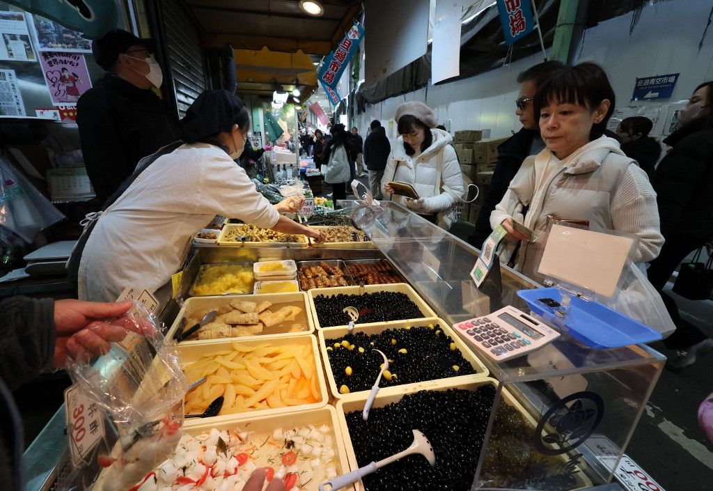 Busy market for New Year in Japan