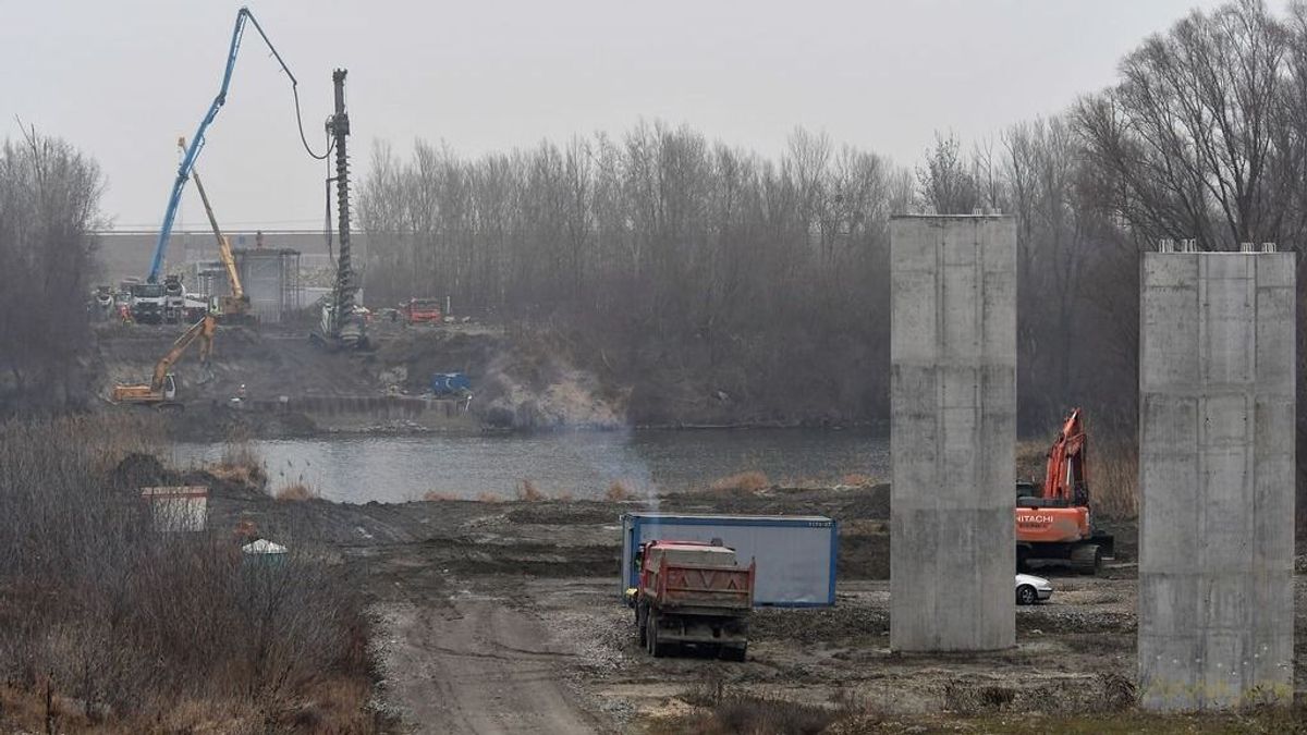 Nem verték nagydobra: új Duna-híd épül Magyarországon közvetlenül a szlovák határnál – végre megindult az építkezés, ez teljesen más, mint Mohácsnál 