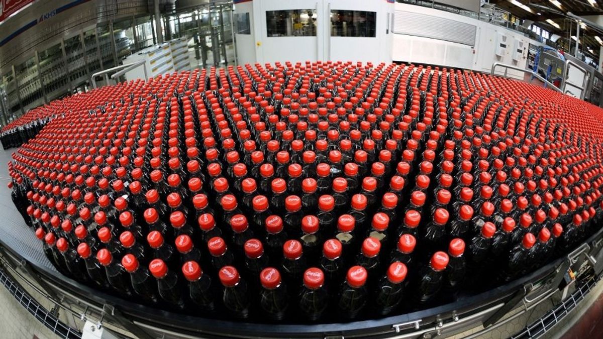 Elfordulnak a Coca-Colától a fogyasztók az áremelések után, a Pepsi meggyőzte a befektetőket 