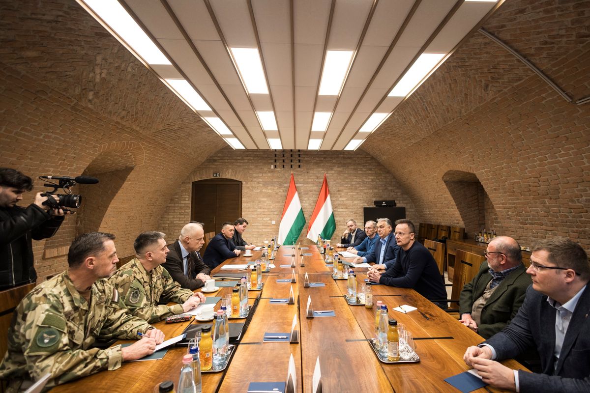 BÖRÖNDI Gábor; ORBÁN Balázs; BORDÁS Gábor; PINTÉR Sándor; LANTOS Csaba; ORBÁN Viktor; ROGÁN Antal; NAGY János; SZALAY-BOBROVNICZKY Kristóf; SZIJJÁRTÓ Péter