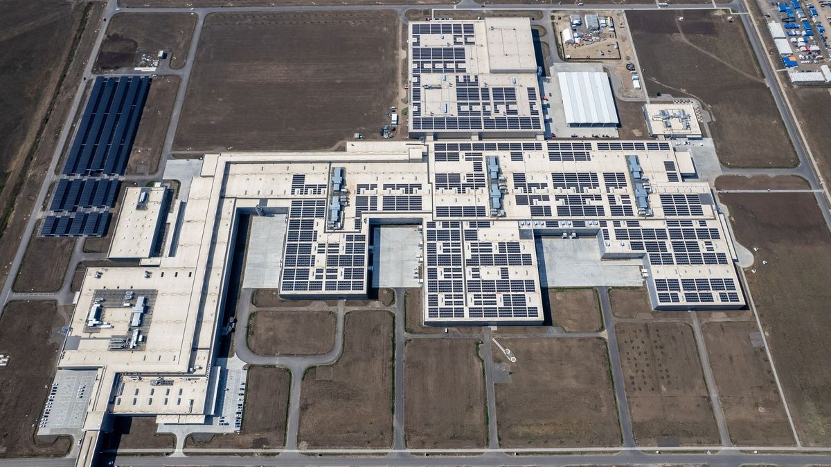 BMW-gyár, Debrecen BMW Debrecen: elindult az első vasúti készautó-szállító szerelvény – Waberer’s PSP Rail nyerte a több tízmillió eurós szerződést