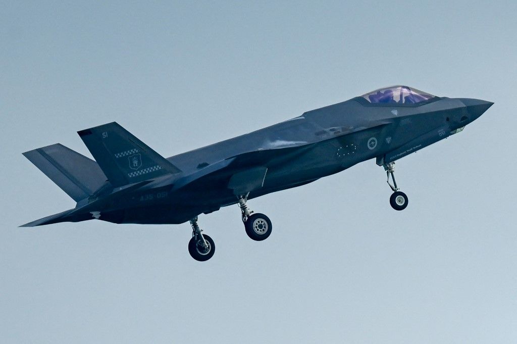 Riadó az amerikai légierőnél: F-35-ösök emelkedtek a magasba, orosz Szu-35-ös vadászgépek jelentek meg Alaszkánál