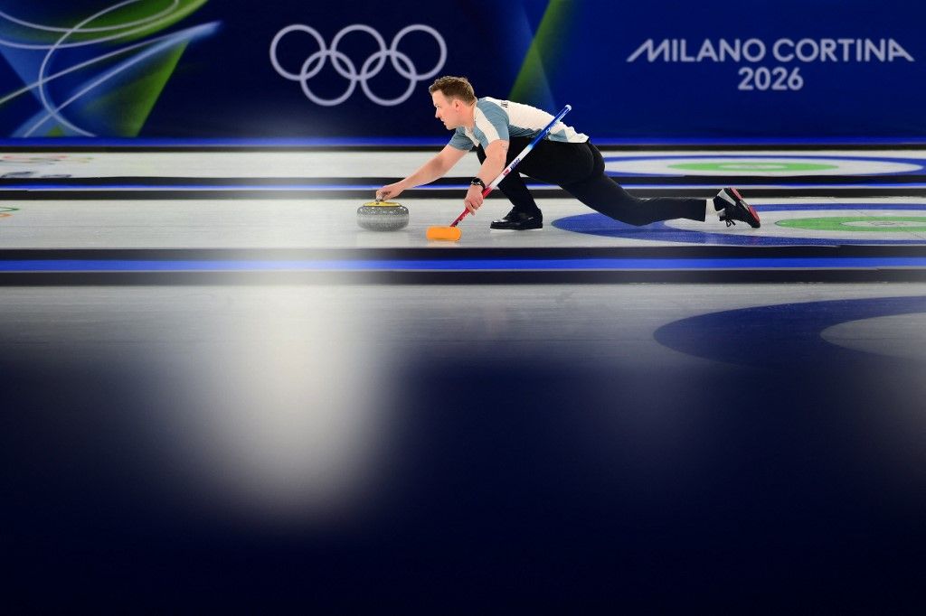 Norway's Magnus Nedregotten curls the stone as he competes in the curling mixed doubles round robin between Britain and Norway during the Milano Cortina 2026 Winter Olympic Games at the Cortina Curling Olympic Stadium in Cortina d’Ampezzo on February 4, 2