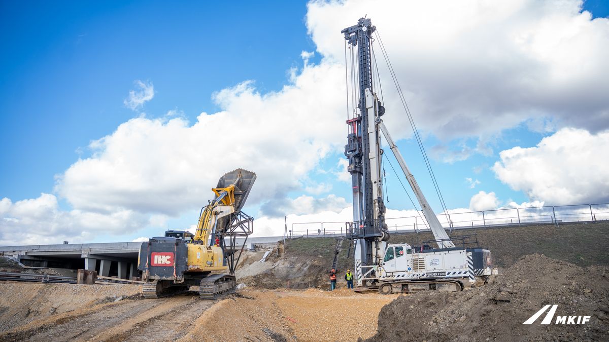 Különleges technológiai megoldás jelöli az M1-es autópálya bővítésének újabb szakaszát 