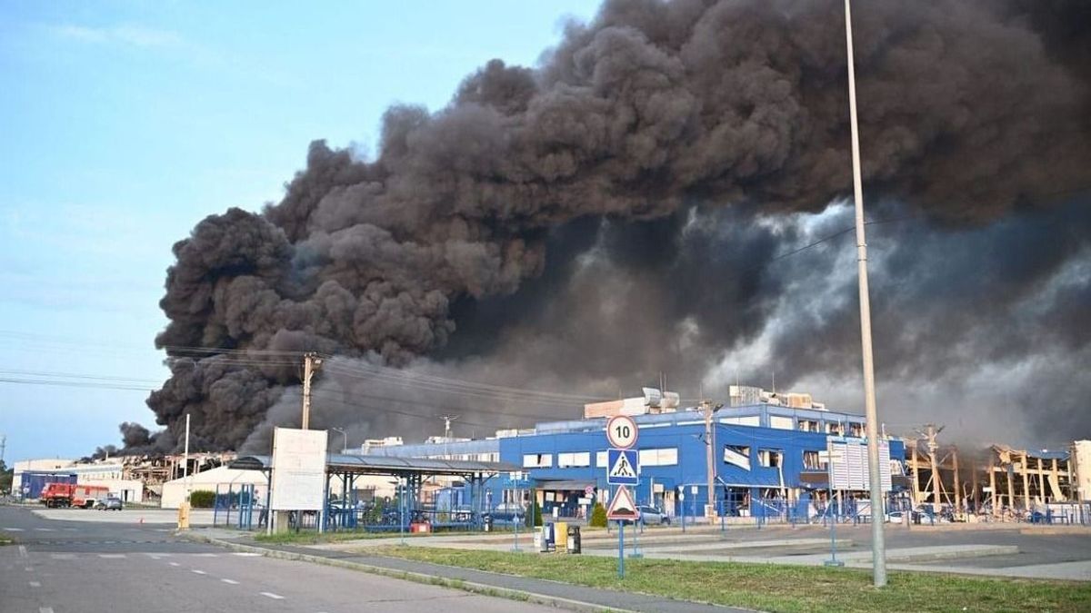 Trump ezt tudja? Az oroszok szétlőtték Amerika fontos gyárait Ukrajnában – Kijev felajánlotta az egész országot az USA-nak 