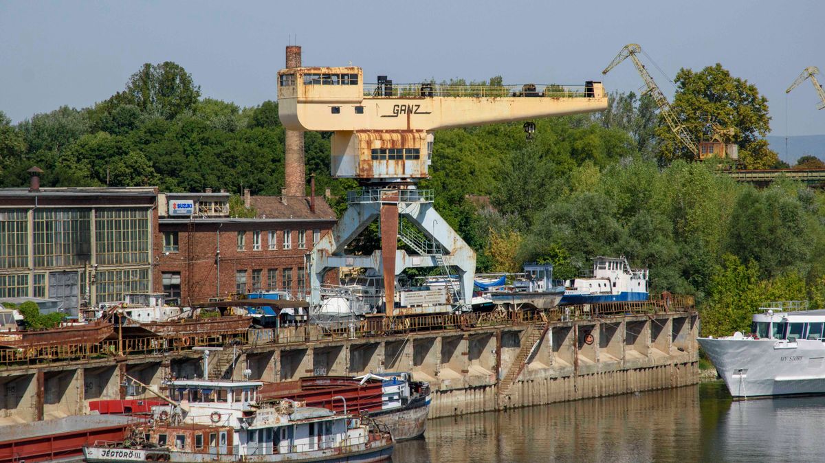 Nagyteljesítményű daru az egykori Ganz-MÁVAG Magyar Daru- és Hajógyár Angyalföldi Gyáregységénél, az Újpesti öbölben.  MTVA/Bizományosi: Róka László