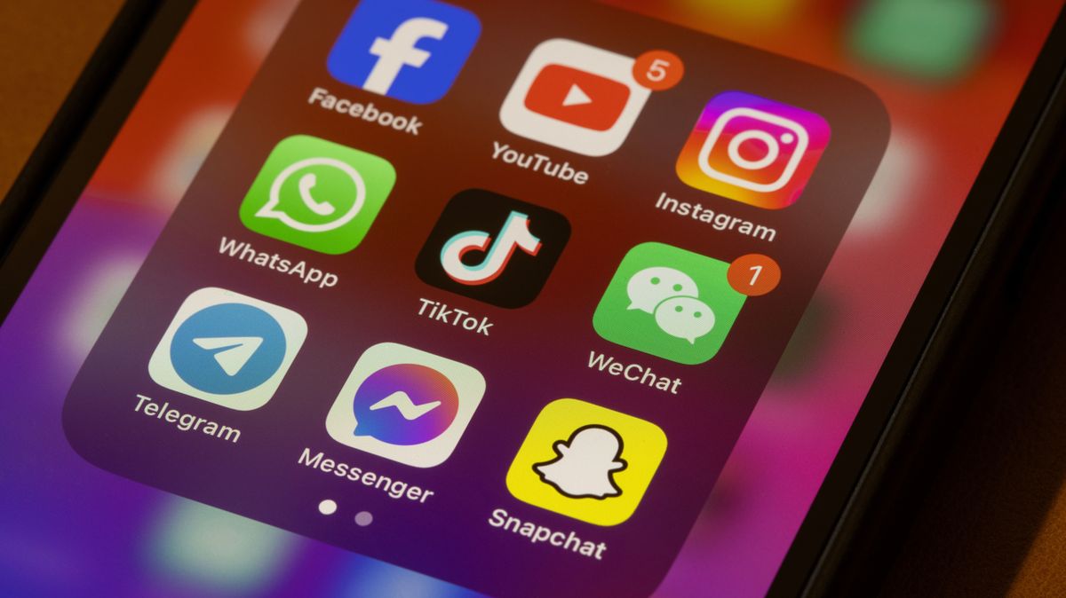 2G, Portland,,Or,,Usa,-,Nov,11,,2024:,Assorted,Popular,Social