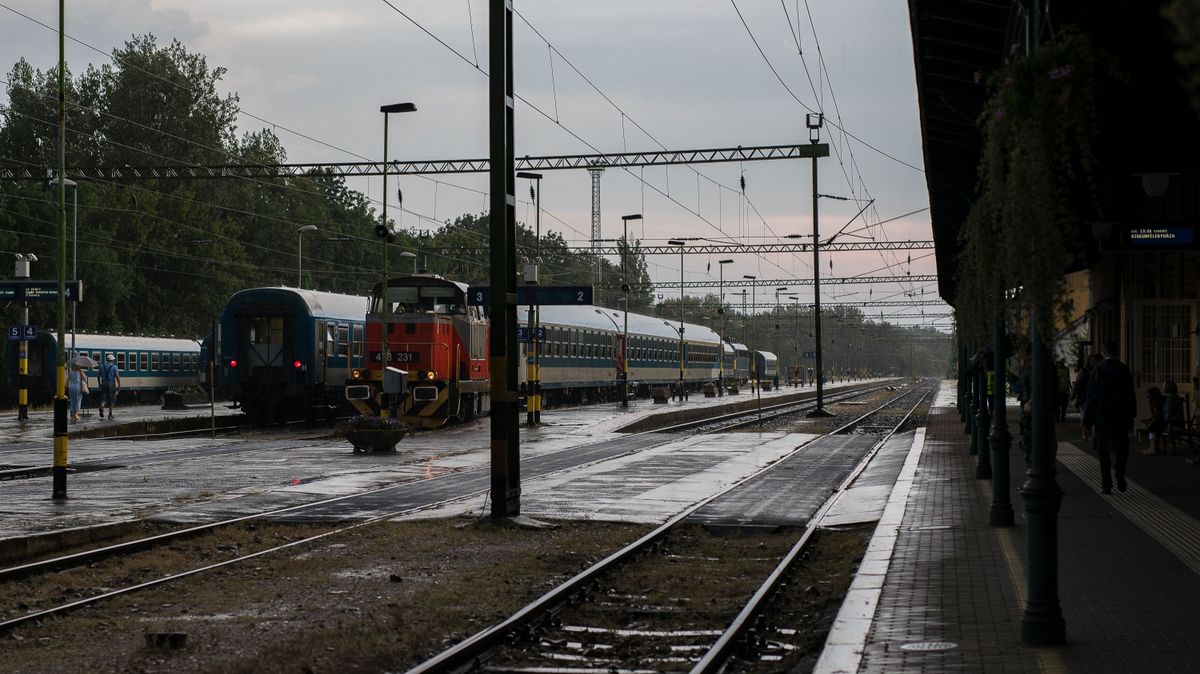 Annyi az ember, hogy kevés a napi 5 járat Szerbiába, lépnie kellett a MÁV-nak – így alakul mostantól a közlekedés 