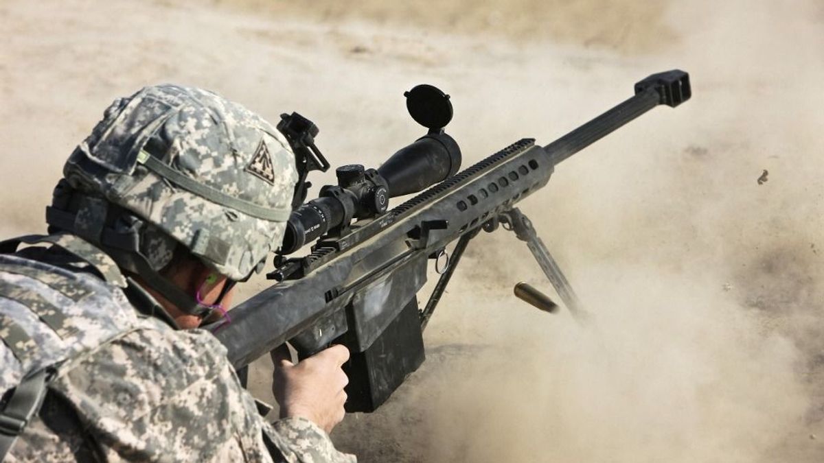 Megdöbbentő: bármilyen kézifegyvert beszerezhet a lakosság Ukrajnában, még a mesterlövészpuskák amerikai sztárját is raktárról szállítják 