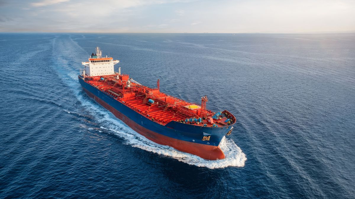 Az orosz gazdaságot telibe találták a Lukoil és Rosznyeft elleni szankciók, fillérekért kénytelenek eladni az olajat 