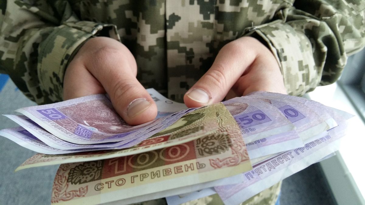 készpénz,Male,Hands,In,Military,Uniform,Hold,Money.,Ukrainian,Hryvnia,In