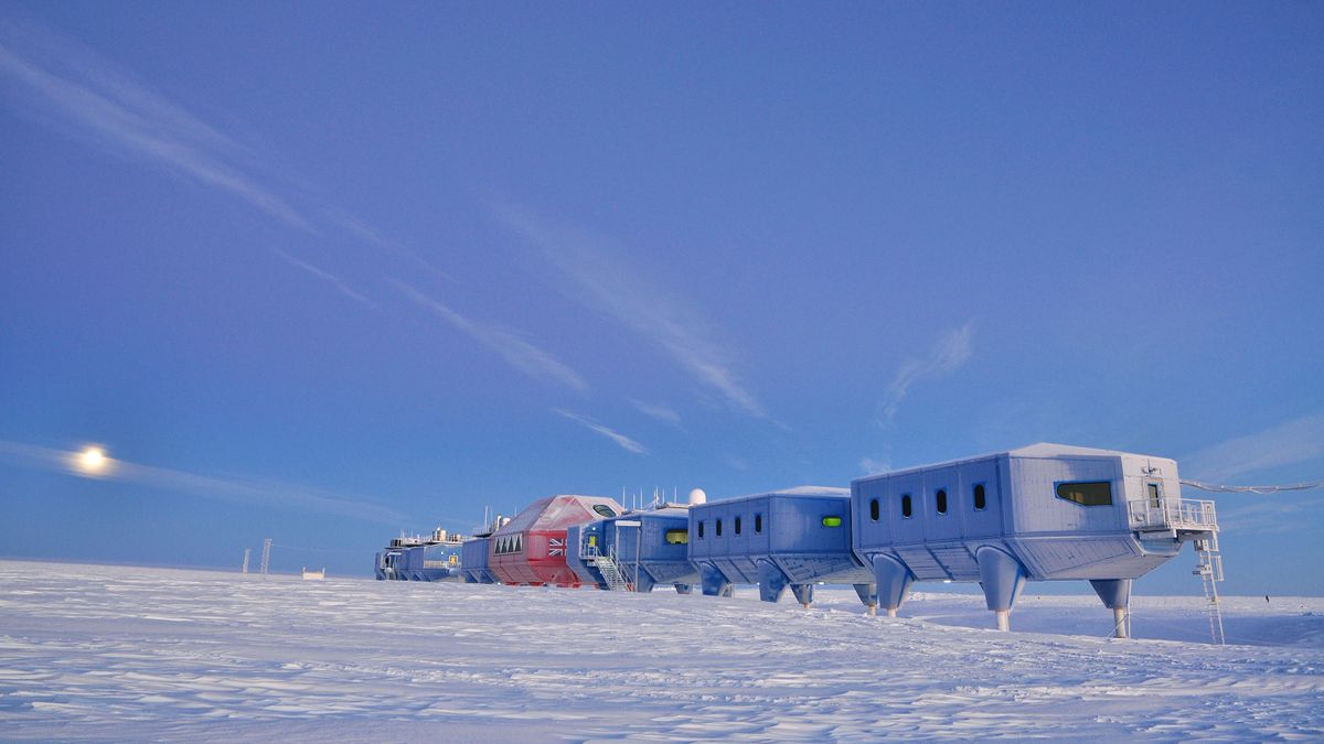 Lenyűgöző képeken az antarktiszi kutatóállomások. Mérnöki csodák, amelyeket a legzordabb körülményekre terveztek 