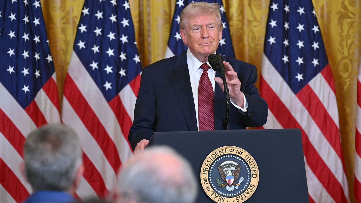 Noha heves vitát robbantott ki Donald Trump kétszázötvenmillió dolláros beruházása, amelynek keretében egy új báltermet építenek a Fehér Házhoz, még ez sem állíthatta meg az elnököt. Fotó:  AFP