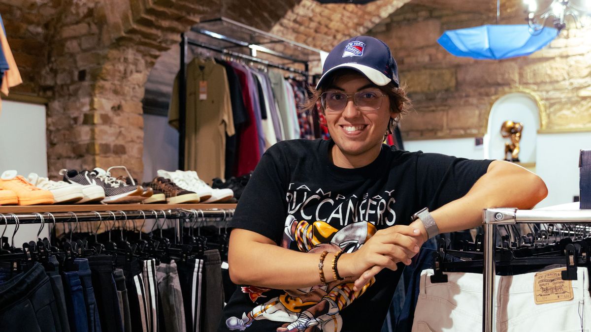 Százmilliós használtruha-bizniszt robbantott be a huszonkét éves tulajdonos — a magyarok élnek-halnak az olcsóbb luxusért 