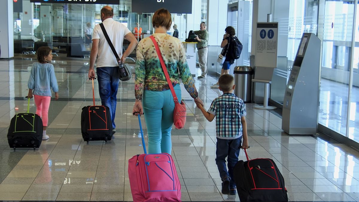 Hajmeresztő ötlettel állt elő Brüsszel: eltörölnék a filléres jegyárakat, lassulhat a repülés – ezt azonnal áttolnák a fapadosok az utasokra 