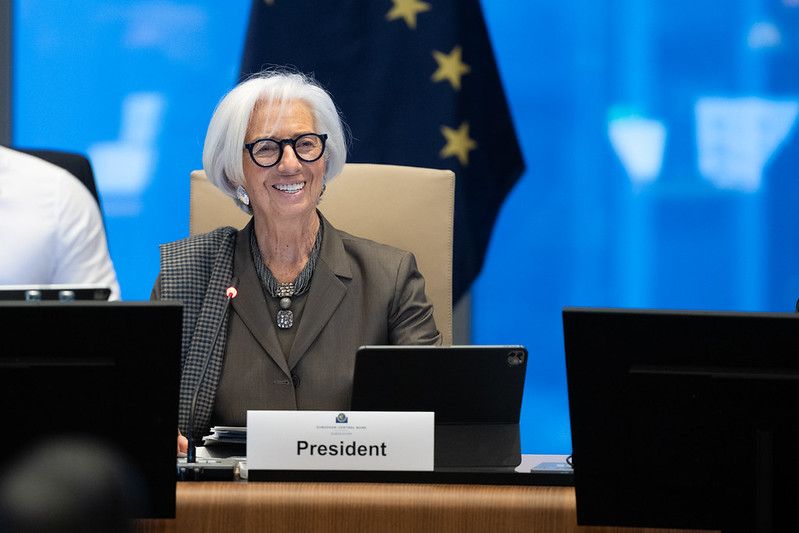 Az EKB kamatai: ha olyan szép a jövő, mint a frankfurti ülés kezdetén az elnök arca mutatja, az öröm Magyarországig hatolhat
