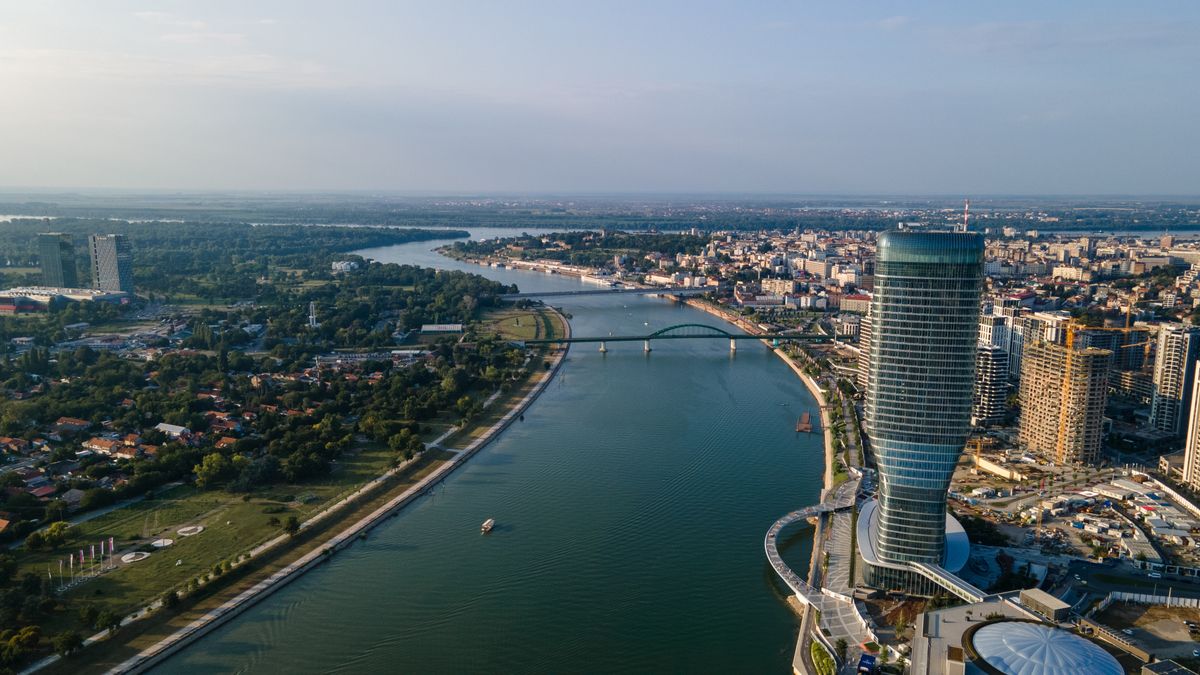 Az idegenforgalmat is berobbanthatja a Budapest–Belgrád vasútvonal – így alakultak a két ország közötti kapcsolatok 