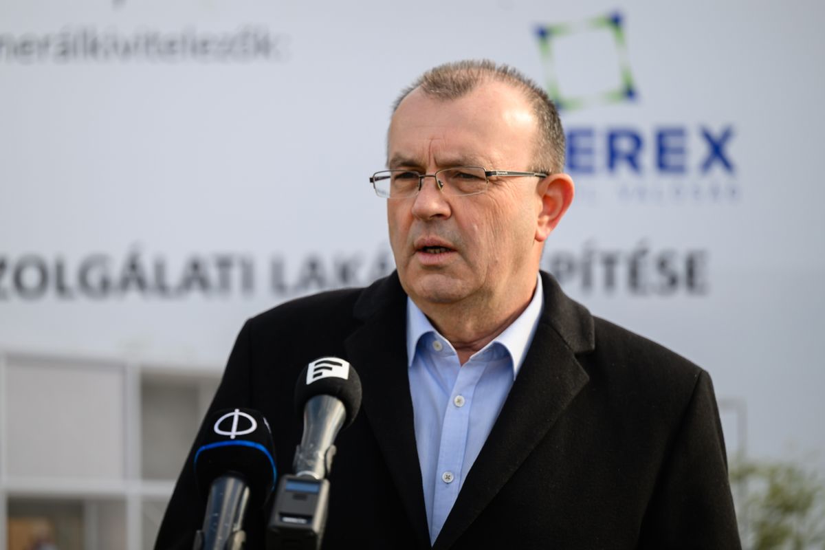 Visszatérnek a szolgálati lakások Magyarországra, a Balaton egyik legszebb városában építenek újakat: ők költözhetnek be – teljesen bebútorozva adják át