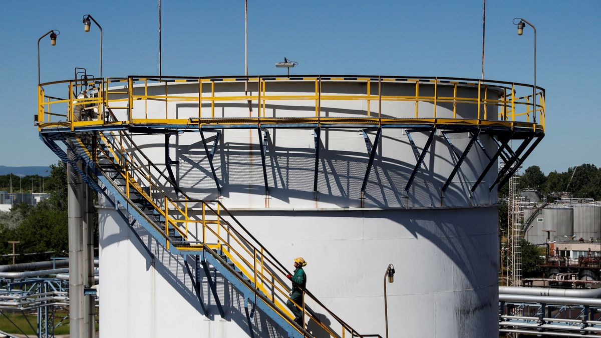 An employee walks up a flight of stairs of a huge tank at Hungarian MOL Group's Danube Refinery in Szazhalombatta Janaf, nis 