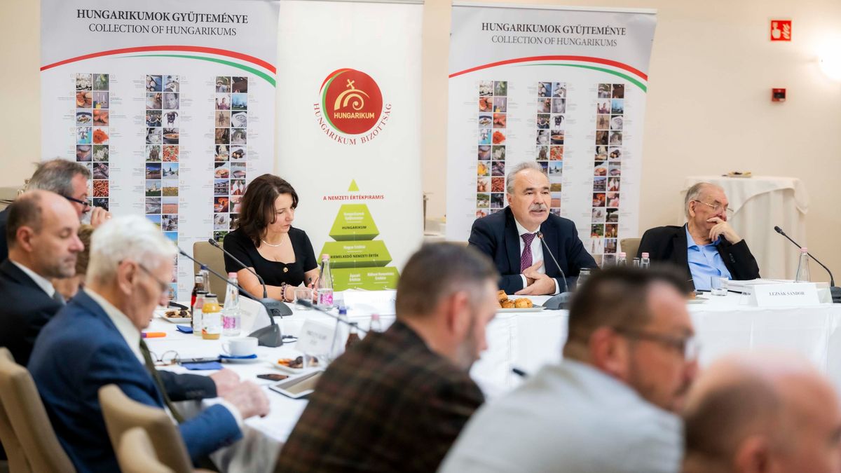 Tepertős pogácsa, vecsési savanyú káposzta, ulti kártyajáték és magyar csodakanca – vajon mi a közös bennük? 