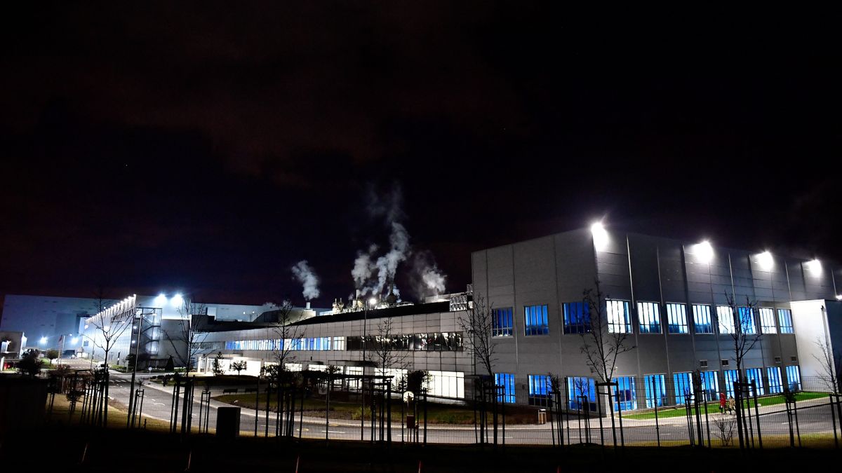 Gödi Samsung-gyár: komolyan helyretette a valótlanságokat állító baloldali sajtót a kormányhivatal – „ha jogsértést tapasztalunk, megtesszük az intézkedéseket" 