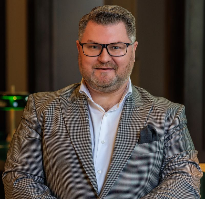 Cameron McNeillie szerző profilképe