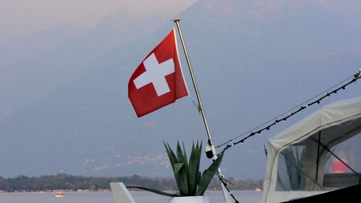 Gőzerővel nyomul a forint, a svájci frankra is rávert félszázalékot 