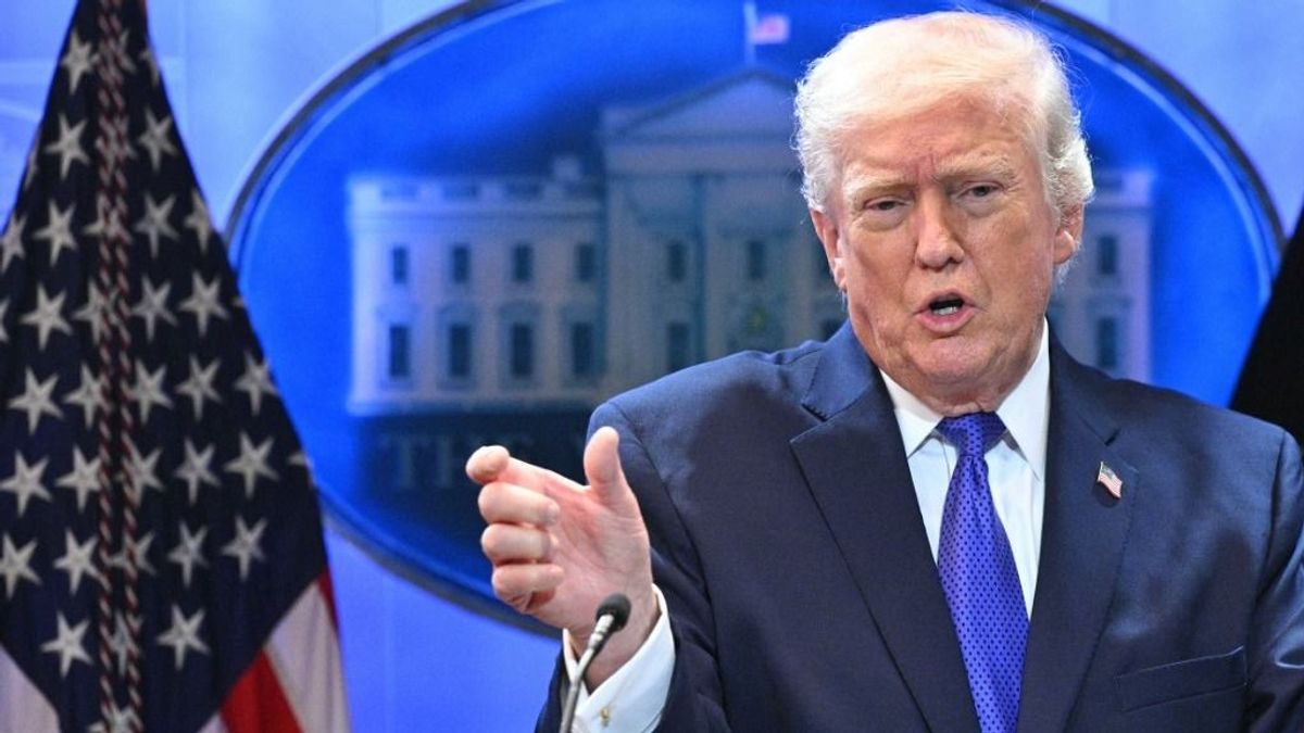 Trump tombol: Senki ne merje visszavonni a velünk kötött megállapodásokat, mert még magasabb vámokkal sújtjuk őket! – új díjakat is belengetett az amerikai elnök