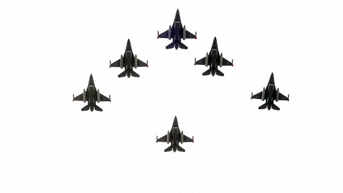 Ilyet még sose láttunk: elhűlve nézi a világ, mire képes az amerikai légierő,  megalkották az elpusztíthatatlan vadászgépet – videó 