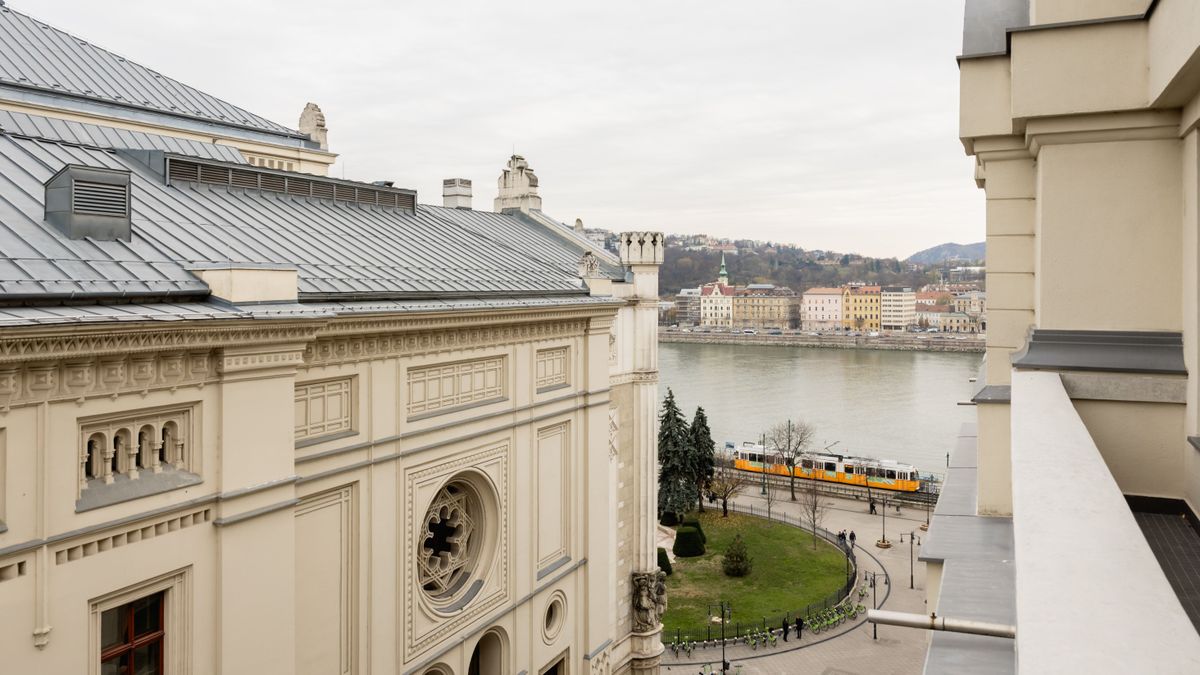 Újra régi fényében csillog Budapest egyik emblematikus épülete: már árulják a lakásokat a Mahart-házban – portaszolgálat, gyönyörű kilátás és exkluzív szolgáltatások várják a lakókat