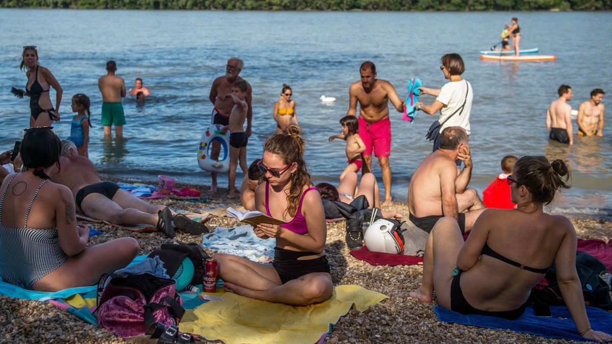Szabad strand a Római parton. Fotó: MTI/Balogh Zoltán