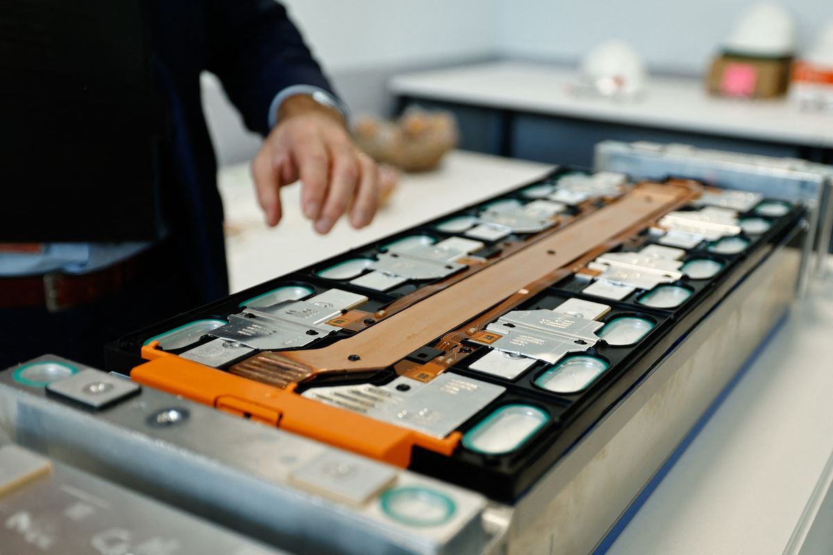 Óriási a baj: egyszerre két gigantikus akkumulátorgyár dőlt be Európában, nem épülnek meg – Kína röhög a markában